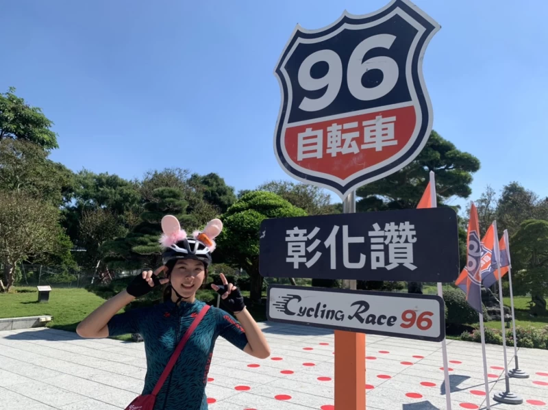 新生代網紅曾晴本次帶上特製版兔耳朵安全帽參加挑戰組96 heros。官方提供