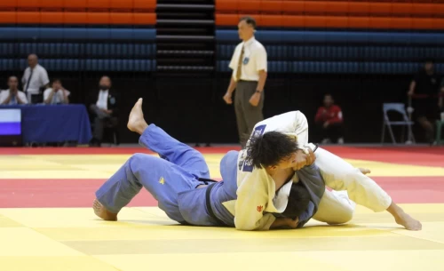哥哥高承煜(右)上午在高男組第五級奪得金牌。姚瑞宸攝