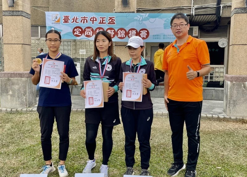 梁宇琪(左)在女子菁英組封后。大會提供