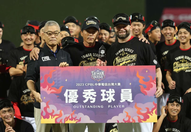 伍鐸奪下優秀球員獎。記者李天助攝