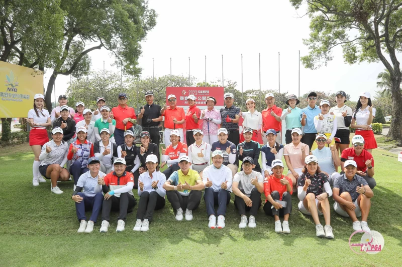 開球儀式貴賓與選手們一同合影。TLPGA提供/葉勇宏攝
