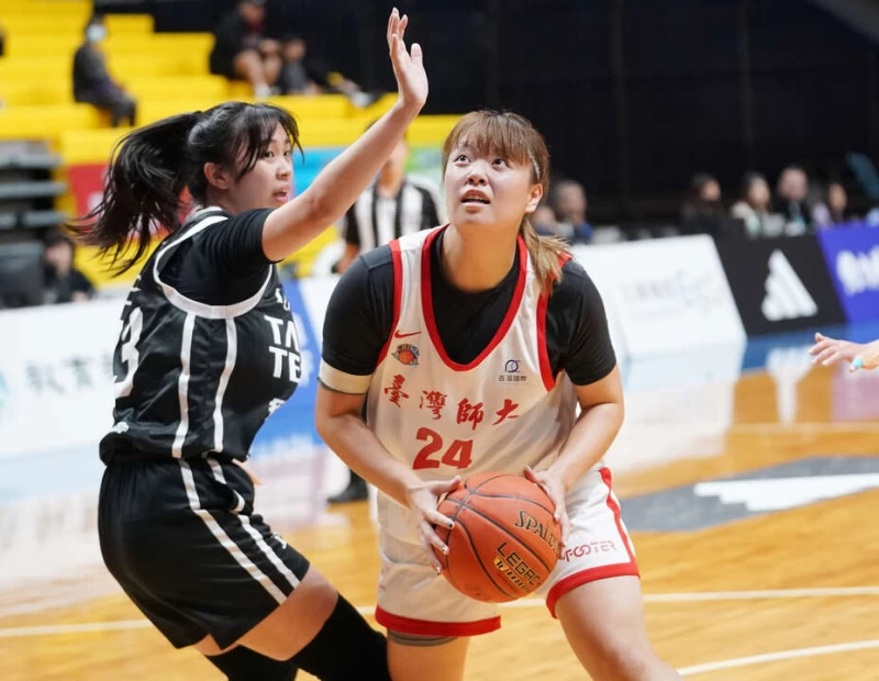 臺灣師大陳昱潔13分14籃板。大專體總提供