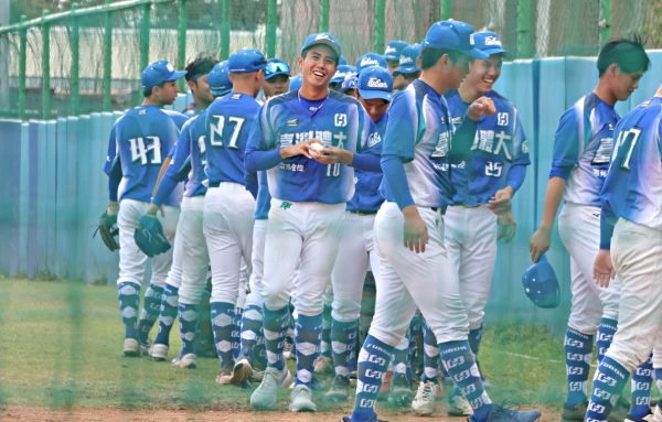 呂昱廷(中)好投助勝。顏如玉攝