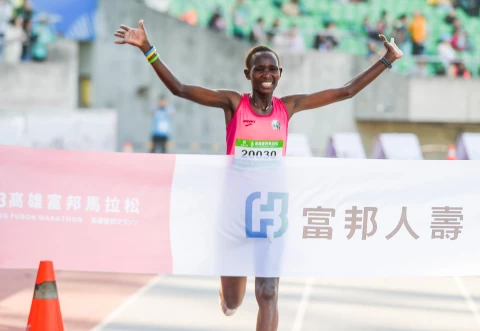 全馬女子冠軍肯亞careen mwetich cheptoeck。高雄運發局提供