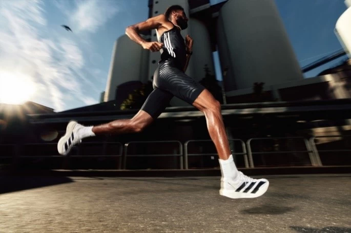 adizero Adios Pro Evo 1限量投籤首發12.1至12.3開放線上登記,獻給進階全馬sub 330內的菁英跑者。官方提供