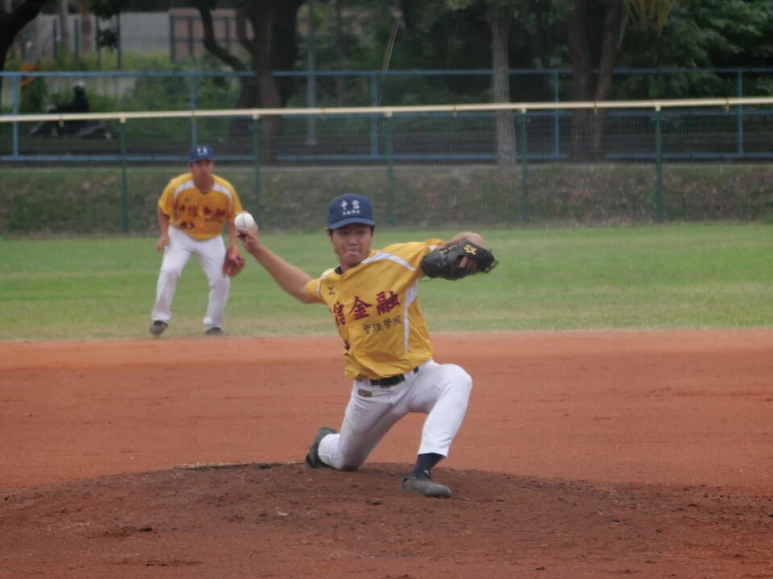曹家瑋對台體大先發3.1局失6分。吳敏欣攝