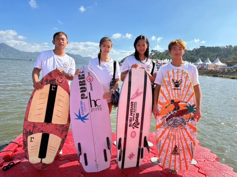 選手合影:Jocelyn陳宥蓁(左二)、Riona陳禹璇(右二)。STARFiSH PR 星予公關提供