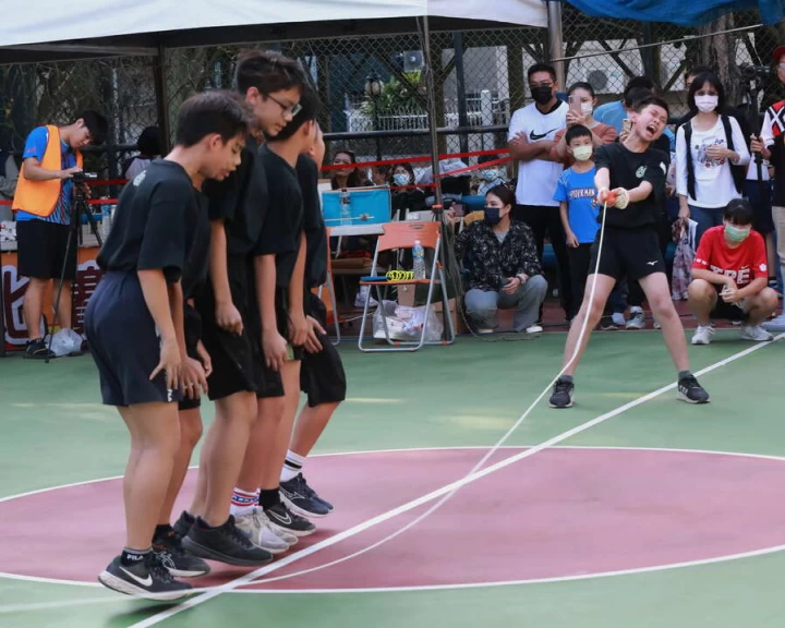 竹林國小男隊以206下成為今年各組的電動彈簧腿。（臺南大學提供）