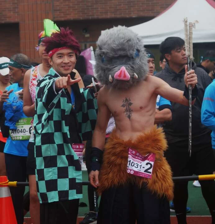 跑者打扮成鬼殺隊參賽。大會提供