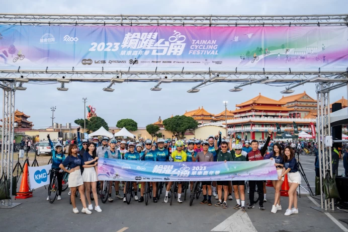 2000騎士齊聚輪躍台南最老字號的單車嘉年華。大會提供