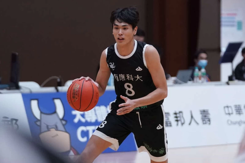 南應兵品緯10分10籃板。大專體總提供