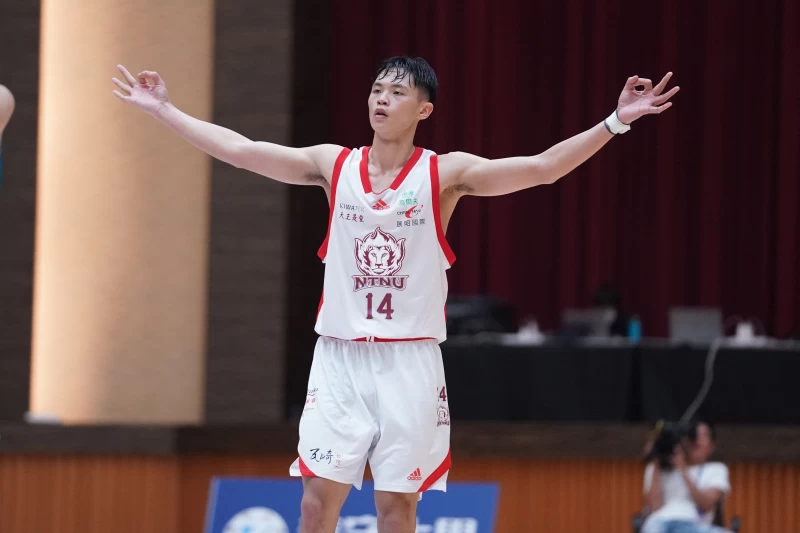 臺師曾信武拿32分為uba生涯個人新高。大專體總提供