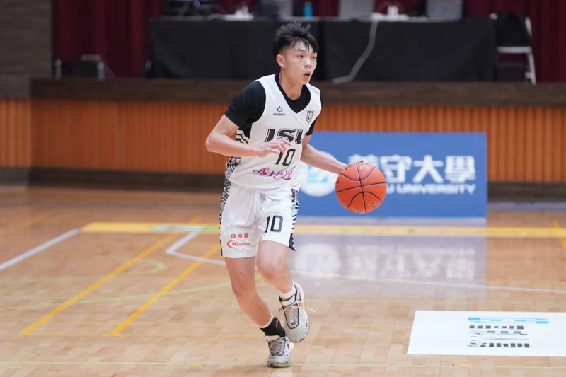 義守黃尹元14分。大專體總提供