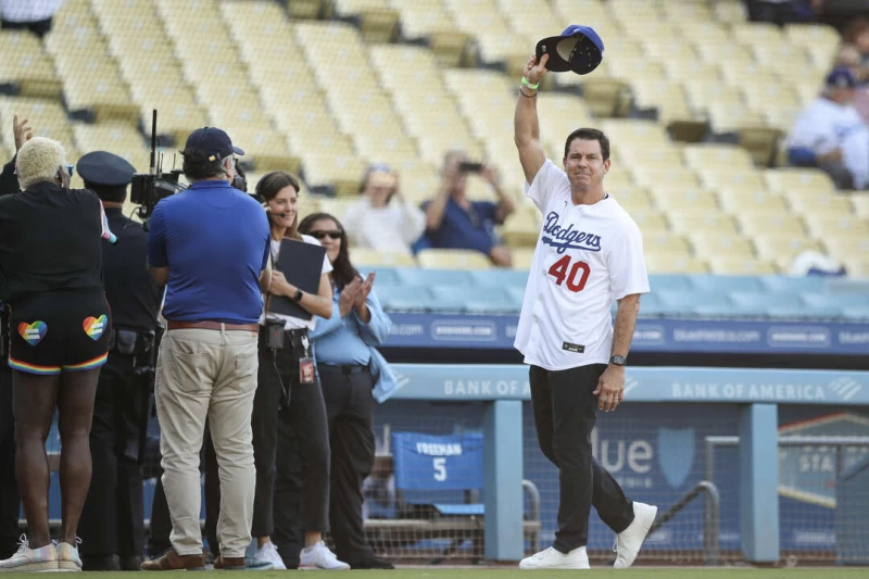 前大聯盟球員比恩（Billy Bean）近日確診急性髓性白血病，大聯盟官方藉由這次的機會舉行慈善拍賣。法新社
