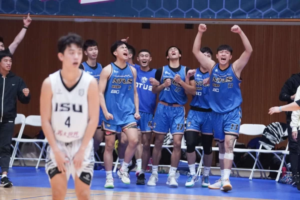 臺體3分戰勝義守。大專體總提供