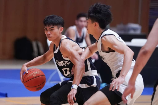 高師魏莨哲(左)拿下全場最高24分外加8籃板6助攻。大專體總提供