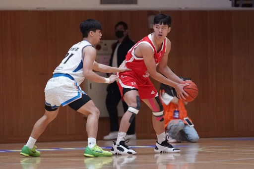 臺師王家昌17分11籃板。大專體總提供