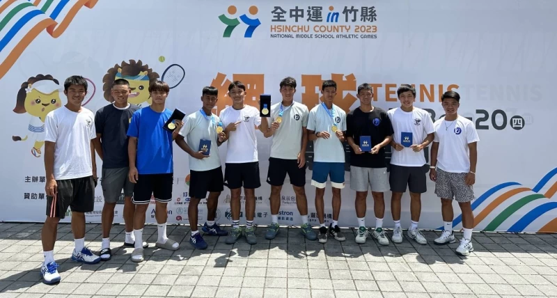 于宏利贊助高雄市新莊高中網球隊全中運完成連霸。官方提供