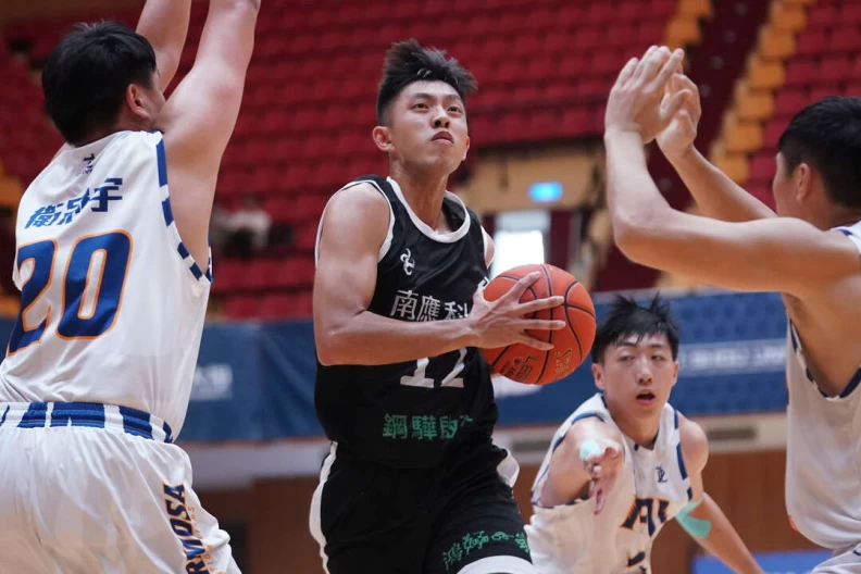 南應葉宣佑10分5籃板。大專體總提供