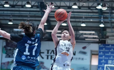 清大張聿敏11分17籃板。大專體總提供