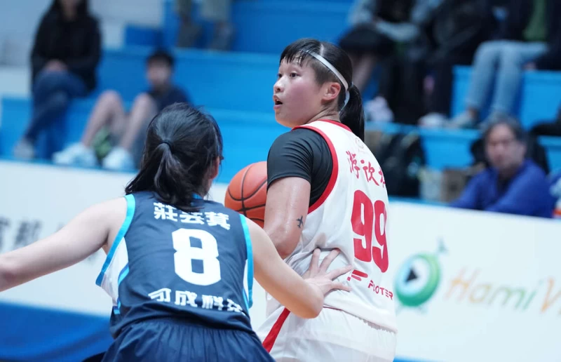 臺師游欣樺12分8籃板6抄截。大專體總提供