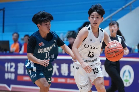 北市大侯子映(右)24分9助攻。大專體總提供