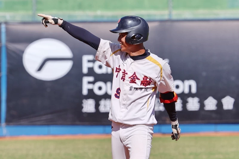 黃冠霖致勝安打。大專體總提供