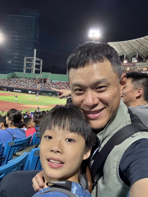 PayEasy總經理李易騰自己是球迷,現在力挺職棒、職籃、女足球員工會免費加入PayEasy福利網。PayEasy提供