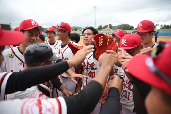 南華大學12勝傲視群雄。大專體總提供