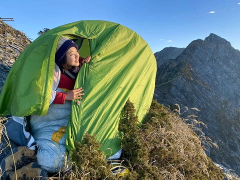 沙沙與夥伴在卡羅樓斷崖迫降,撐過一夜看到日出
