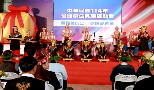 活動開場由杉林區巴楠花部落中小學表演打擊樂,活絡現場氛圍。運動發展局/提供