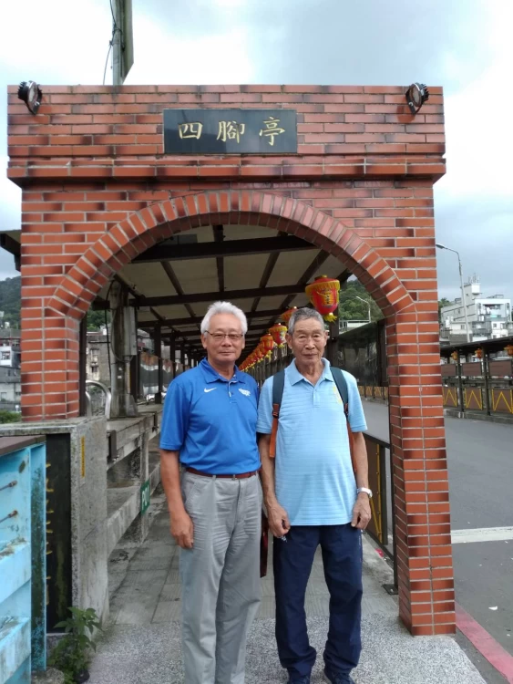 亞洲鐵衛謝恆夫(右)。籃球名人堂提供