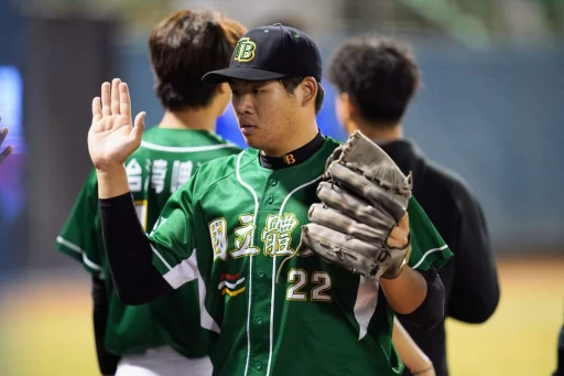 國體菜鳥黃士齊15天2度對台體先發勝。大專體總提供