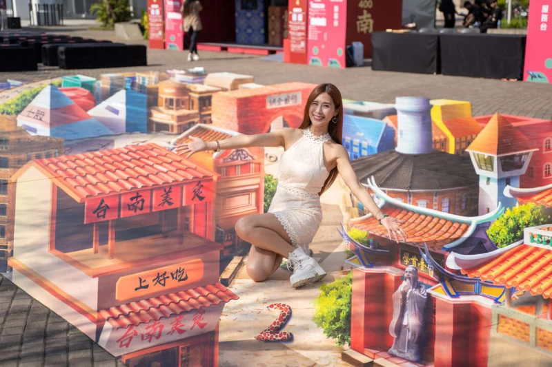 沐妍體驗「古都大富翁3D地景藝術」。官方提供