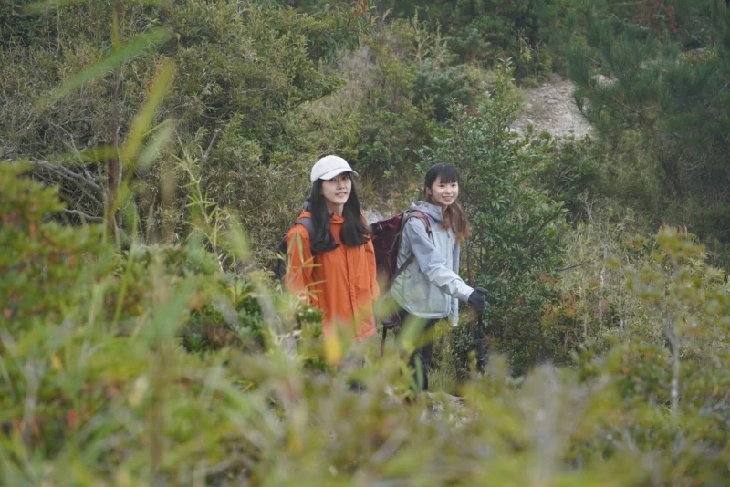 孟山與夥伴探訪玉山前峰。