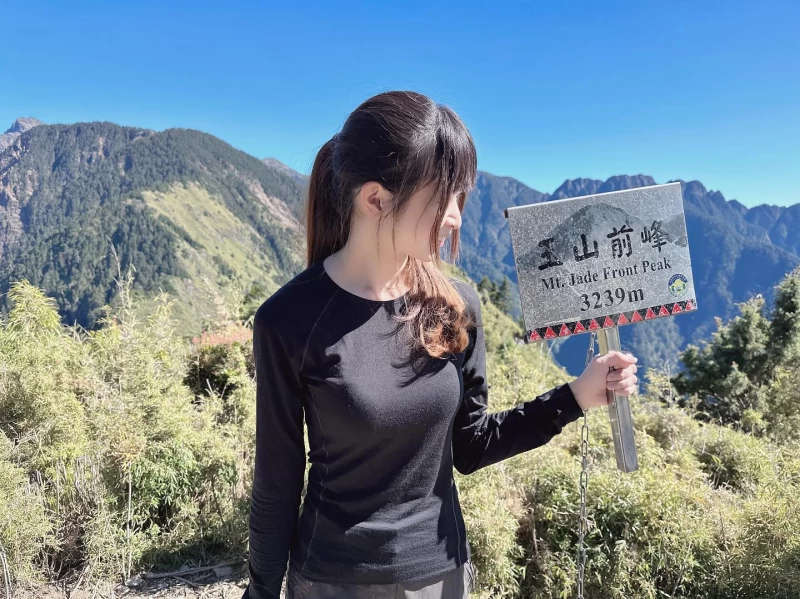 孟山登上玉山前峰