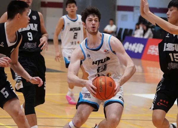 臺灣藝大飛尼克斯21分5抄截。大會提供