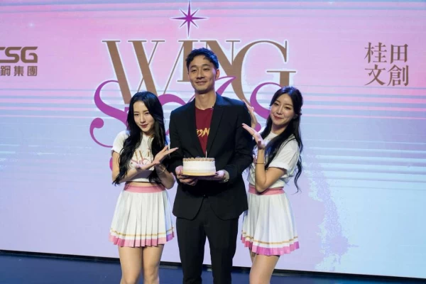 台鋼獵鷹隊長呂濟而出席Wing Stars亮相記者會獲得生日蛋糕。官方提供