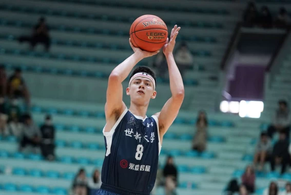 世新曾睦軒15分10籃板。大會提供