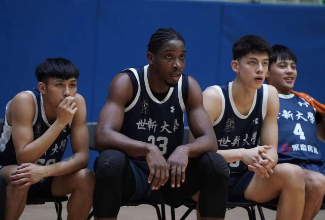 世新庫克13分11籃板都是全隊最高。大會提供