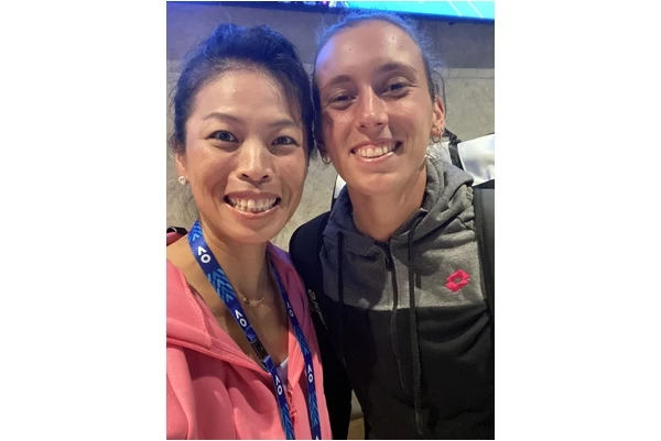 謝淑薇與梅兒騰絲(Elise Mertens,比利時)首度合作打澳網女雙。摘自謝淑薇臉書