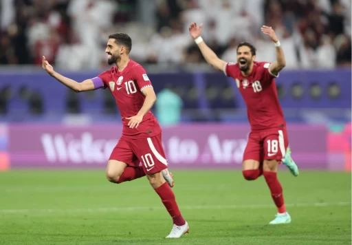 海多斯(Hassan Al-Haydos,左)射進致勝球。摘自卡達隊推特