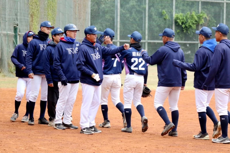台南海事首戰提前4局以10比0輕取義峰高中。大會提供