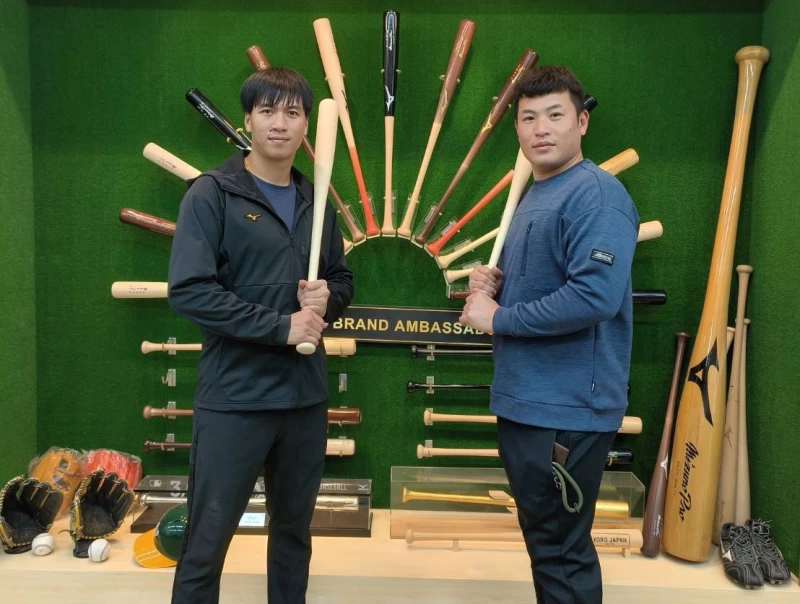 林泓育、林立親赴日本美津濃。美津濃提供