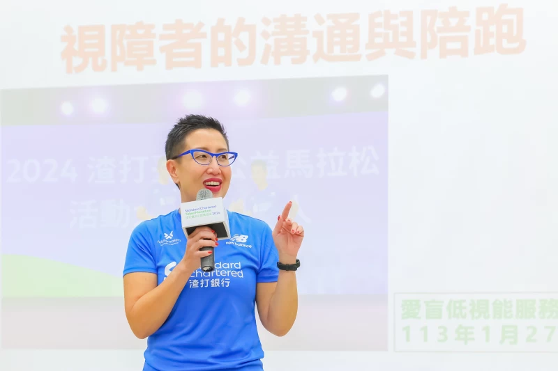 渣打銀行公關暨行銷長江彗萍感謝跑友參與陪跑訓練營。大會提供