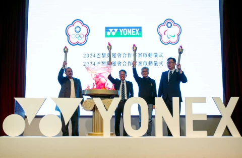 YONEX首度與中華奧會合作,華帕拉林匹克總會祕書長宋玉麒(左起), 優乃克股份有限公司總經理宮前輝久、中華奧林匹克委員會委員孫立群、優乃克股份有限公司營業部長陳光偉。官方提供