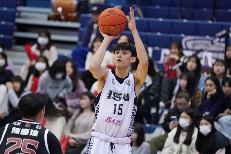 義守史承平面對前東家輔大拿19分10籃板。大會提供