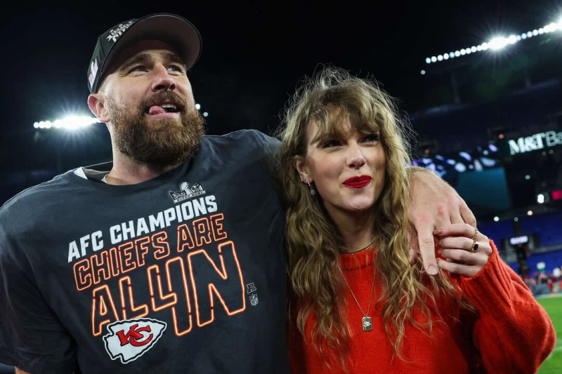 「泰勒絲男友」凱爾西(Travis Kelce，左)相當引人矚目。法新社