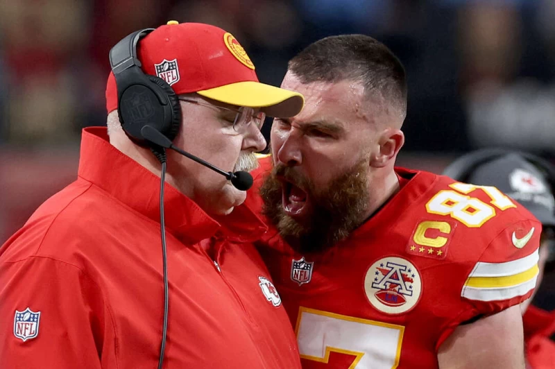 凱爾斯(Travis Kelce)被換下場後對著教練怒吼。法新社