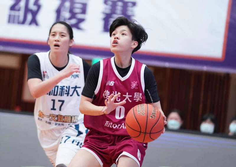 佛光黃渝庭12分8籃板。大專體總提供